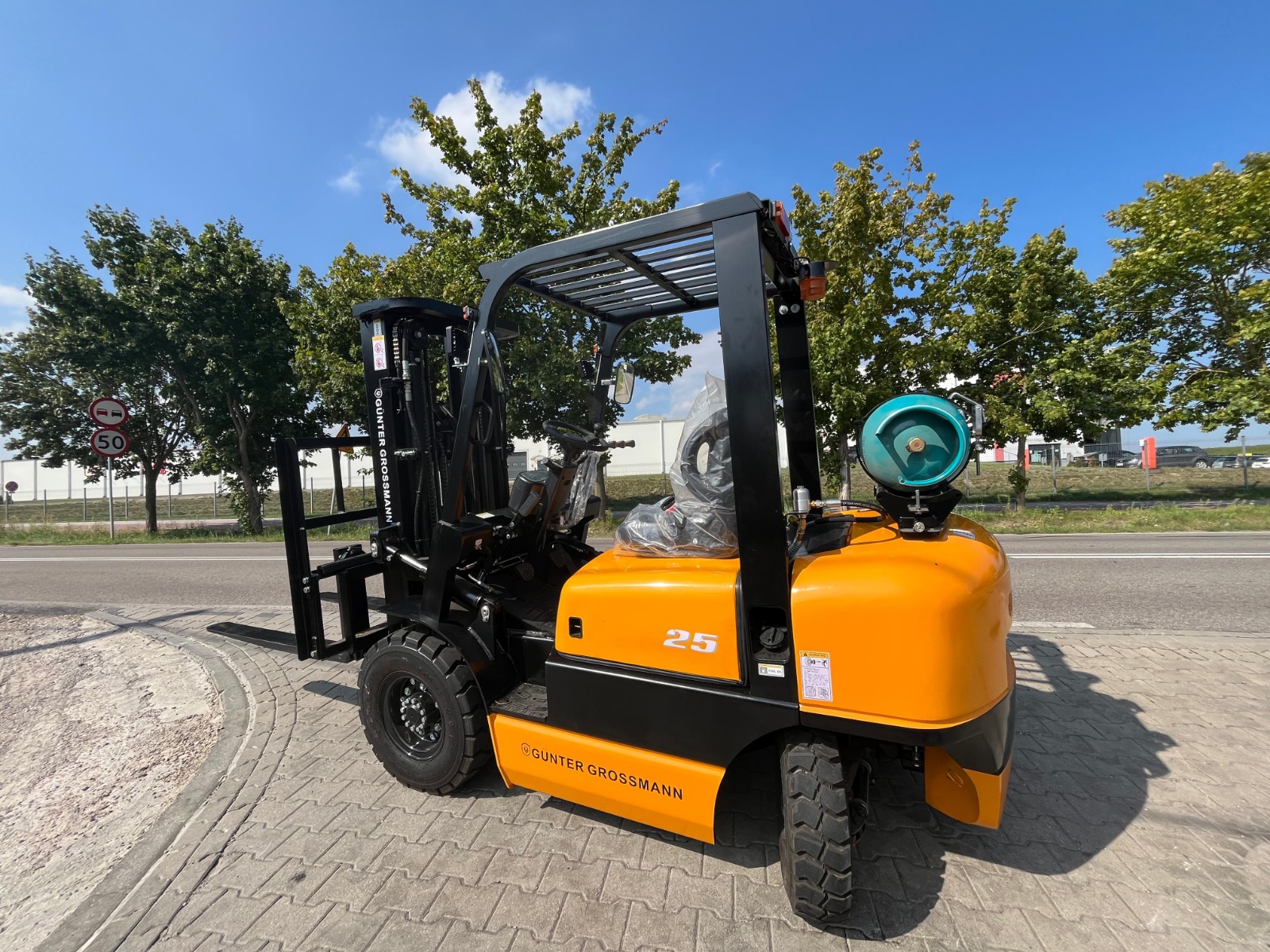 2.5TON – 4,5M – LPG - KUBOTA Motor 