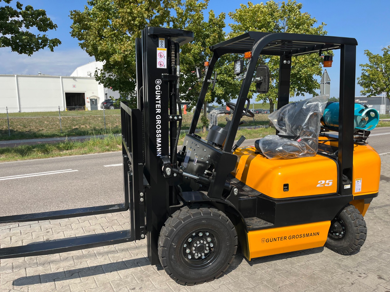 2.5TON – 4,5M – LPG - KUBOTA Motor 