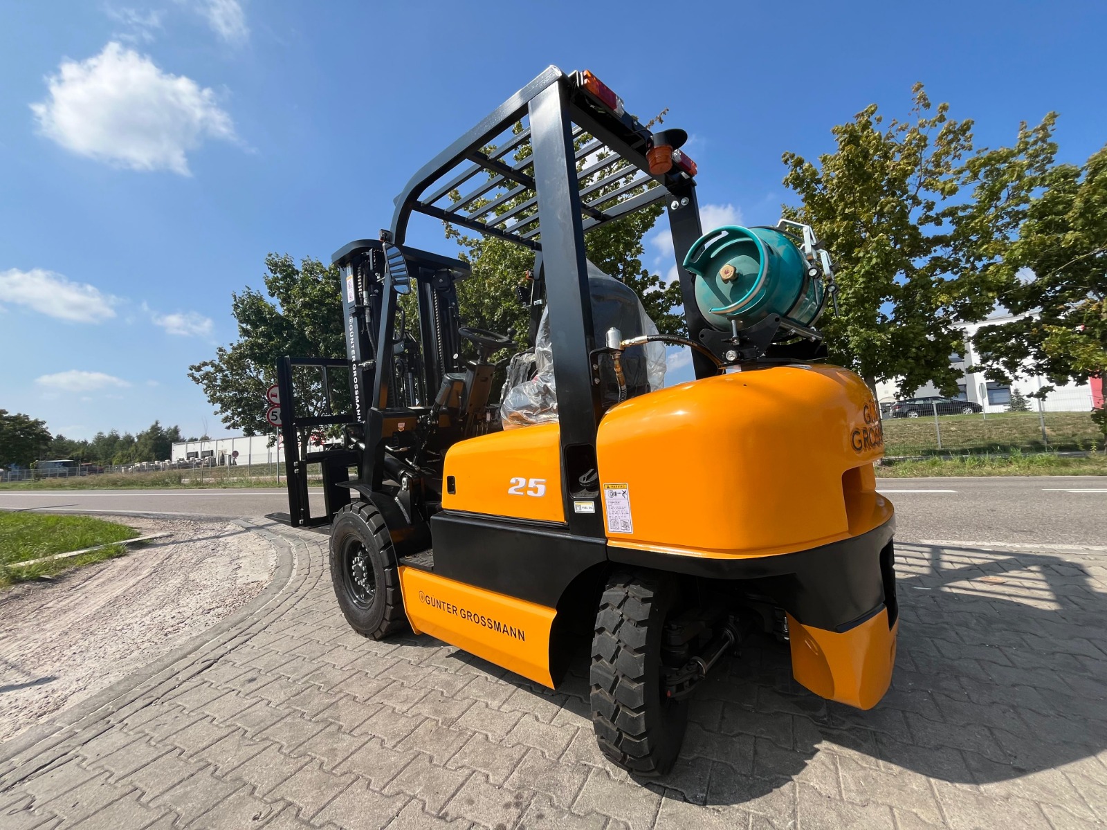 2.5TON – 4,5M – LPG - KUBOTA Motor 