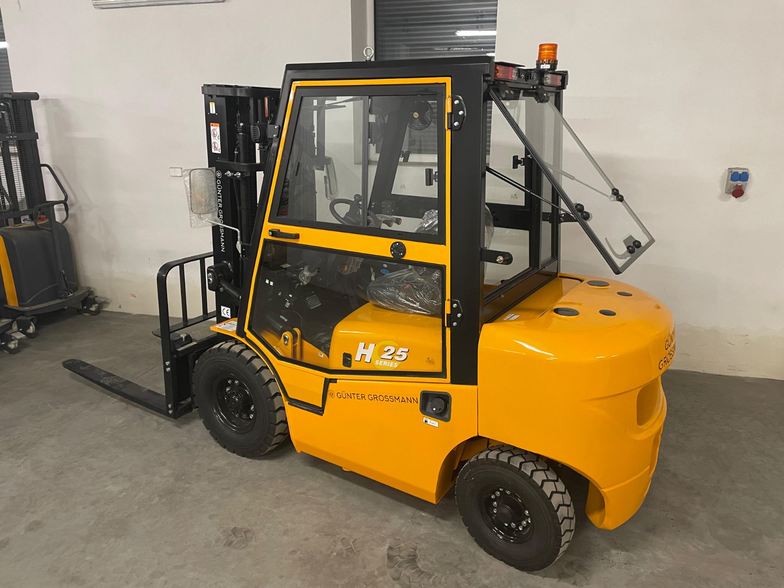 2.5TON – 4,5M – KABINE