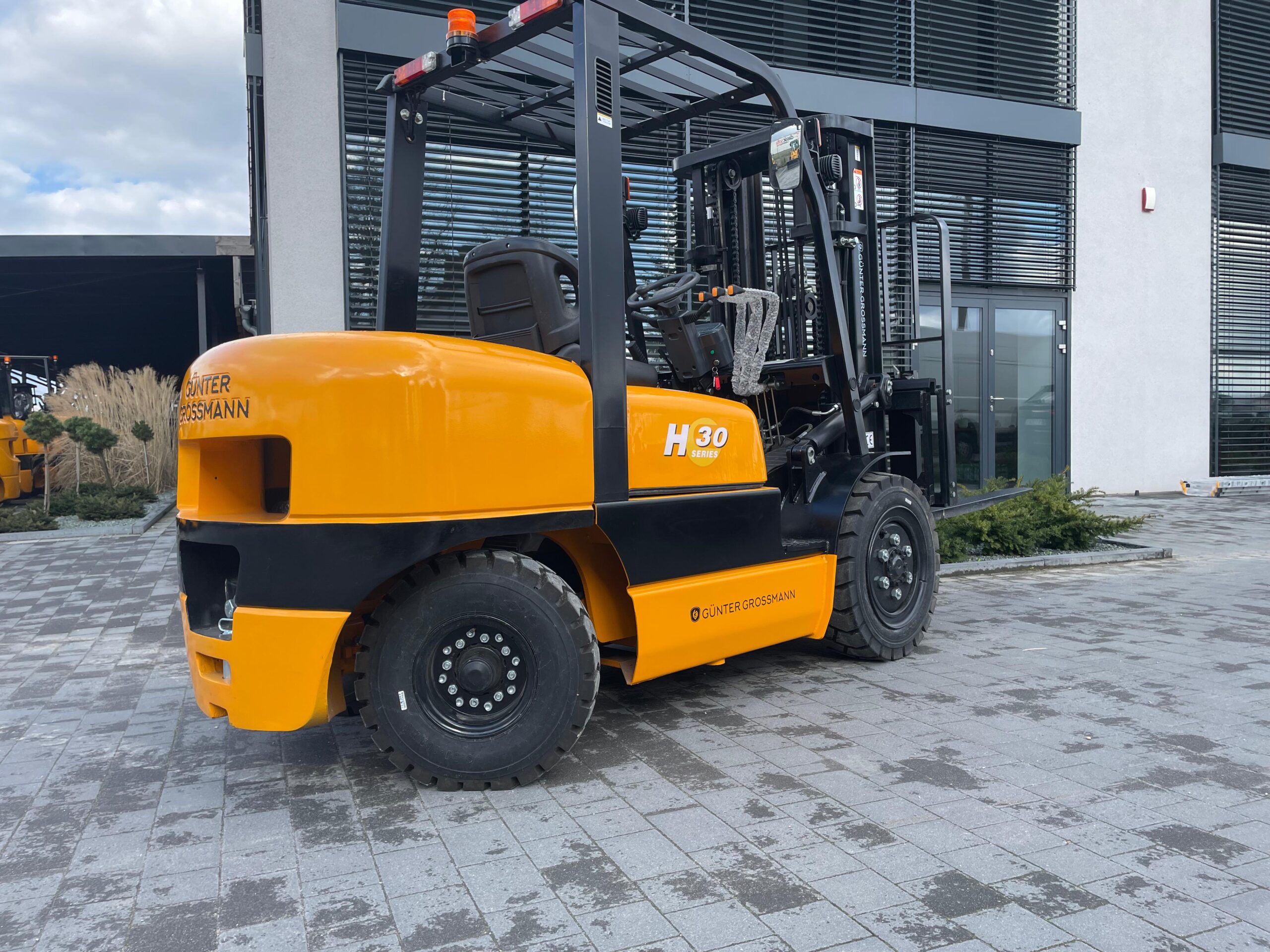 Gabelstapler 3TON – 3M